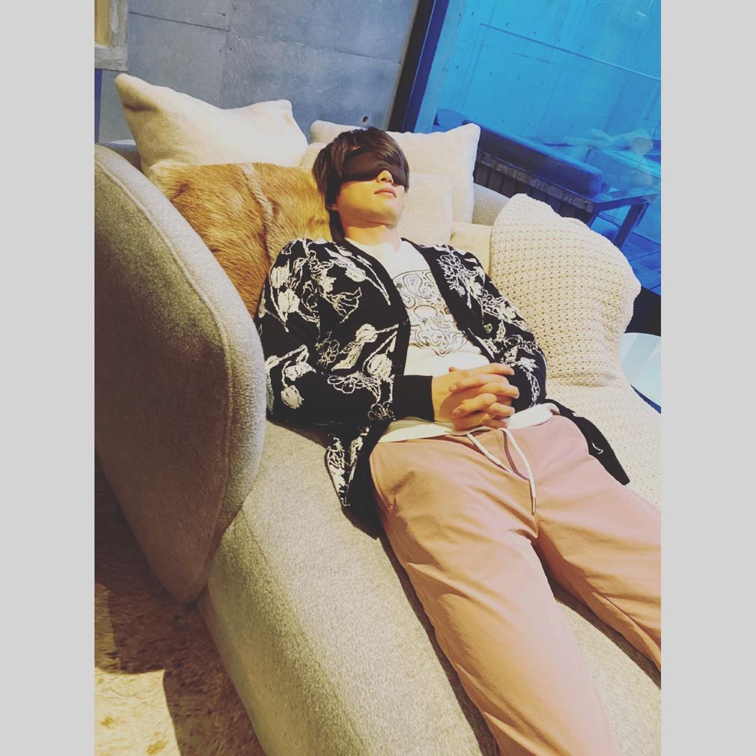 白洲迅 すごく軽くて気持ちの良いアイマスクなんです 連の前髪視界50 カット 前髪にも注目してご覧ください 本日も リコカツ 第6話みてね リコカツ Vivizine